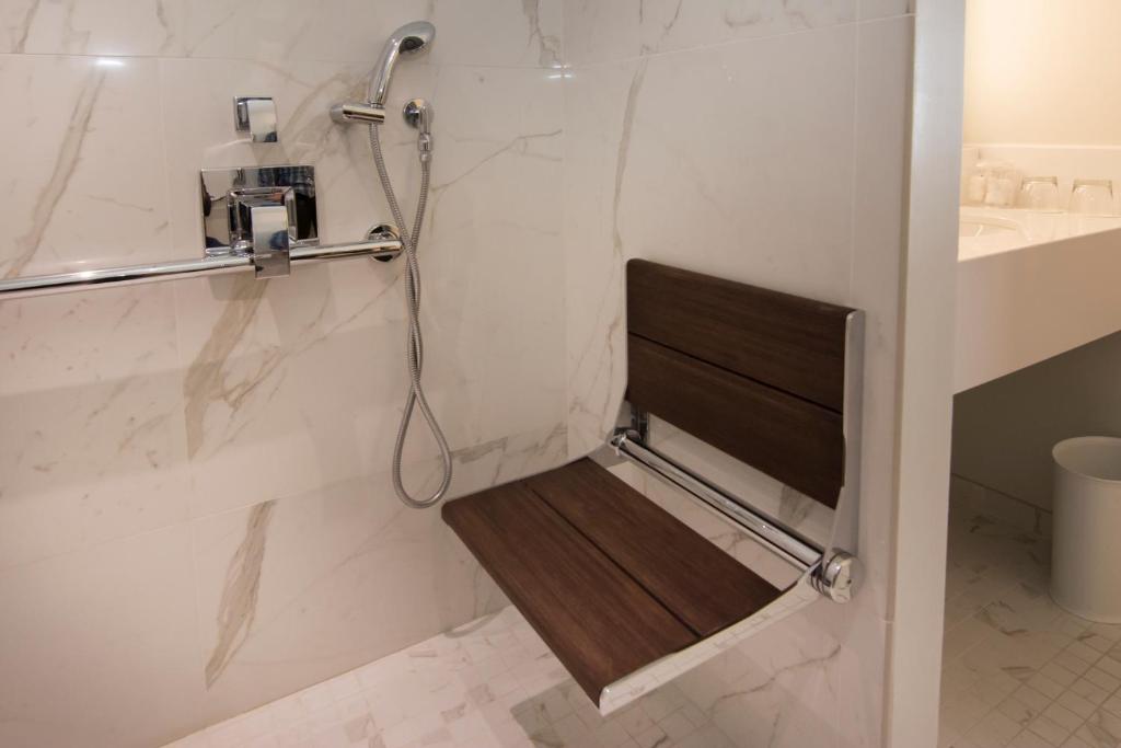 Room image 3